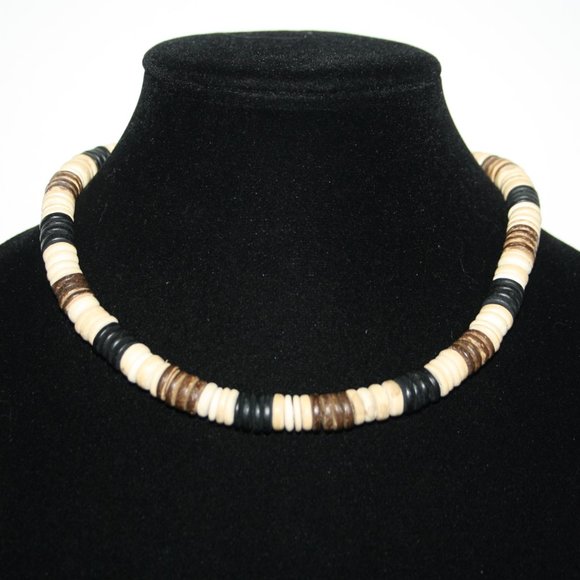 Beautiful beachy wooden necklace 17"